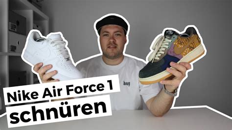 Nike Air Force 1s schnüren 